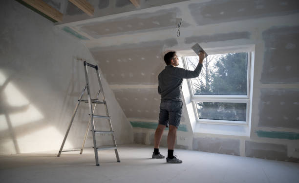 Le plâtrier joue un rôle majeur dans la finition intérieure des bâtiments. En effet, il assure la pose des enduits, le lissage des murs