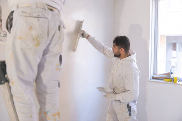 Un plâtrier professionnel conseille toujours de nettoyer régulièrement les murs en plâtre. En effet, la poussière s’y dépose facilement.