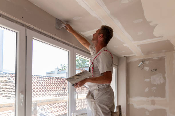Un plâtrier joue un rôle crucial dans le secteur du bâtiment. En effet, il assure la finition intérieure des constructions. De plus,