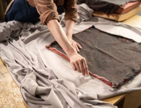 Un tapissier joue un rôle majeur dans la mise en valeur d’un intérieur. En effet, il redonne vie aux meubles grâce à son savoir-faire