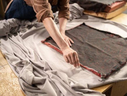 Un tapissier joue un rôle majeur dans la mise en valeur d’un intérieur. En effet, il redonne vie aux meubles grâce à son savoir-faire