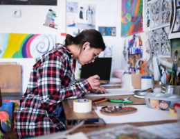 Avant tout, consultez les plateformes d’avis. En effet, elles offrent souvent une vision claire de la satisfaction des clients.