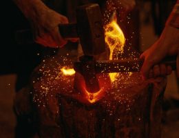 Sélectionner Comment choisir un forgeron pour une pièce métallique sur mesure ? demande méthode. Ainsi. Un projet métallique